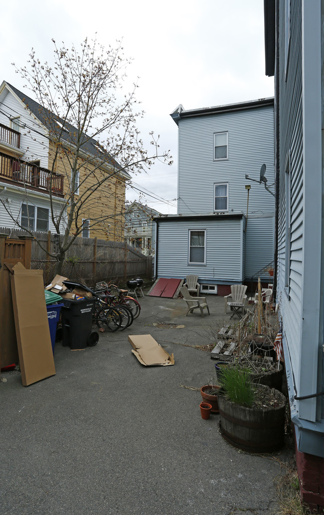 59 Cedar St in Somerville, MA - Building Photo - Building Photo