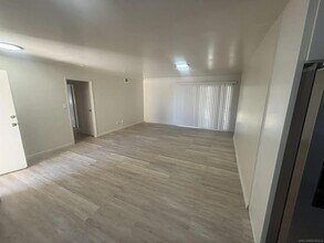 528 Palomar St in Chula Vista, CA - Foto de edificio - Building Photo