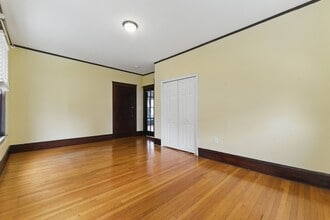 466 Locust St, Unit 2 in Fall River, MA - Building Photo - Building Photo