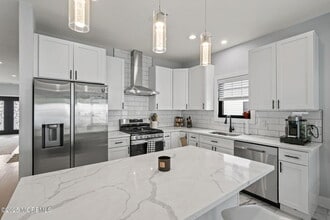 13 Thomas Ln in Morganville, NJ - Building Photo - Building Photo
