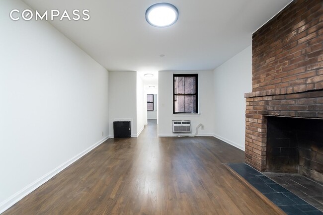 205 2nd Ave in New York, NY - Foto de edificio - Building Photo