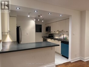 307 Axminster Dr in Richmond Hill, ON - Building Photo - Building Photo