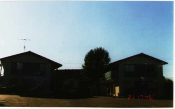 Mills Tower Apartments in Rancho Cordova, CA - Building Photo - Building Photo