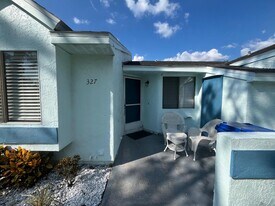 327 Lake Placid Ct in Oldsmar, FL - Building Photo