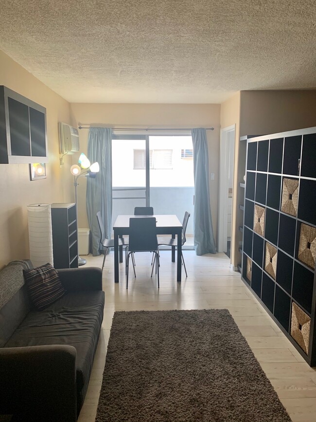 960 Larrabee St, Unit 116 in West Hollywood, CA - Building Photo - Building Photo