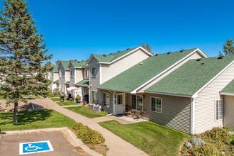Settlers Ridge Townhomes in Cloquet, MN - Building Photo - Building Photo