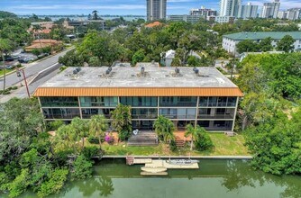 1650 Pine Tree Ln, Unit 104 in Sarasota, FL - Building Photo - Building Photo