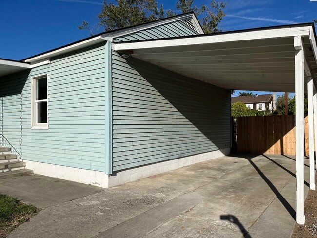 222 Casey Ave in Richland, WA - Building Photo - Building Photo
