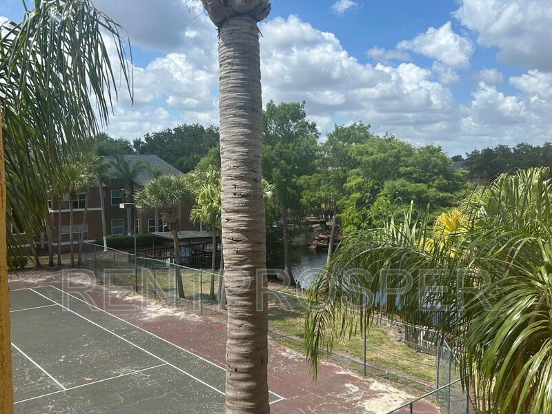 4642 Commander Dr in Orlando, FL - Building Photo
