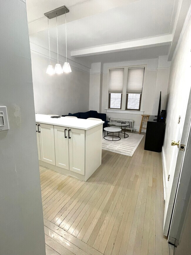 50 W 106th St in New York, NY - Building Photo - Building Photo