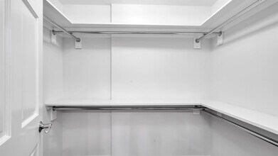 10724 Wilshire Blvd, Unit 809 in Los Angeles, CA - Building Photo - Building Photo
