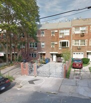 3231 68th St, Unit 1 in Woodside, NY - Building Photo