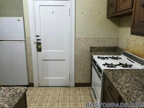 94 Maple St in Malden, MA - Foto de edificio - Building Photo