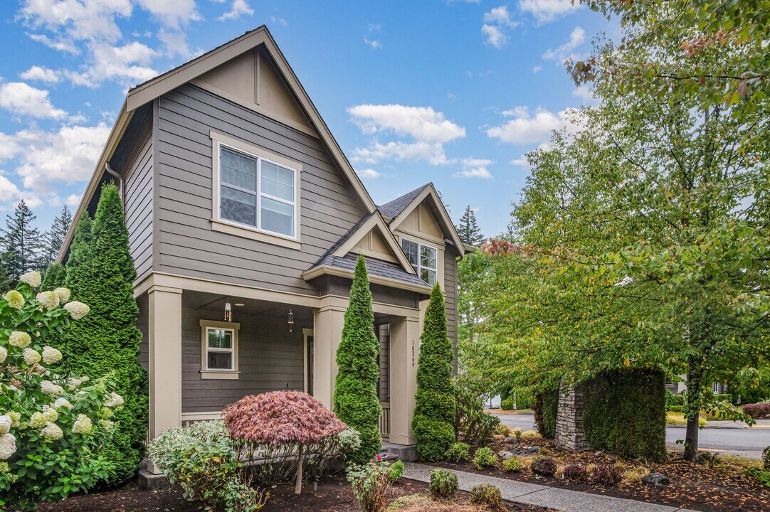 10269 Eastridge Dr NE in Redmond, WA - Building Photo