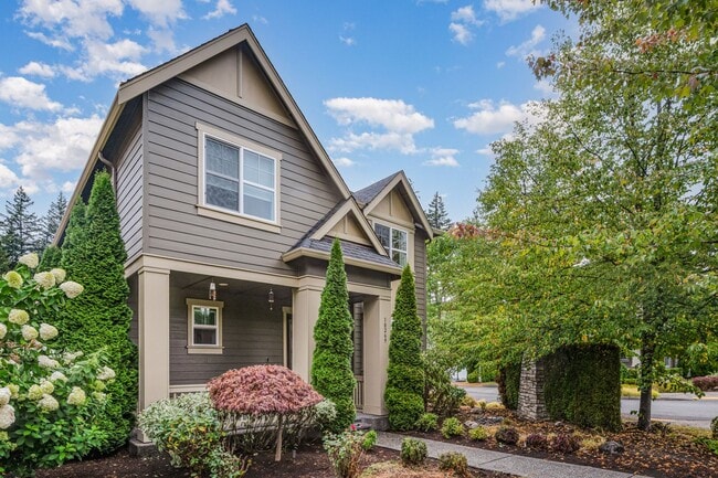 property at 10269 Eastridge Dr NE