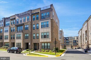 4729 Tatum Ml Wy in Chantilly, VA - Building Photo