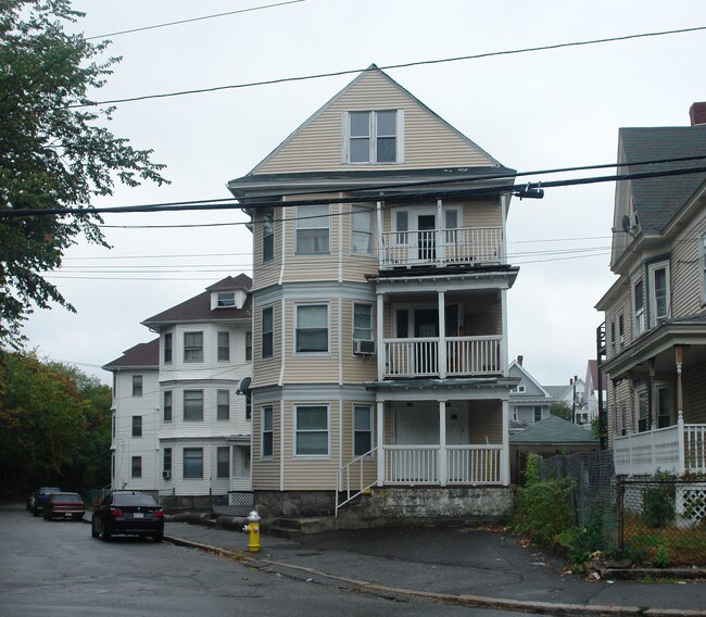 9 Erving Ave in Lawrence, MA - Building Photo - Building Photo