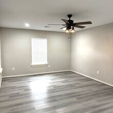 4510 Kingsbury St in Houston, TX - Foto de edificio - Building Photo