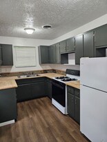 165 Midway Dr, Unit C in Oliver Springs, TN - Building Photo