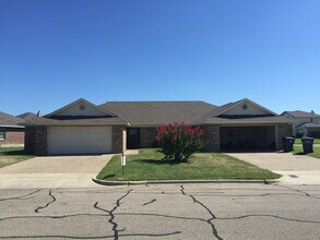 10201 Iris Ln in Waco, TX - Building Photo - Building Photo