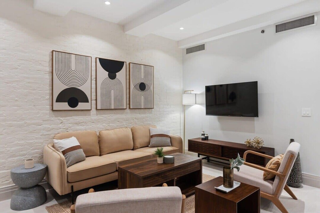 43 W 27th St in New York, NY - Building Photo