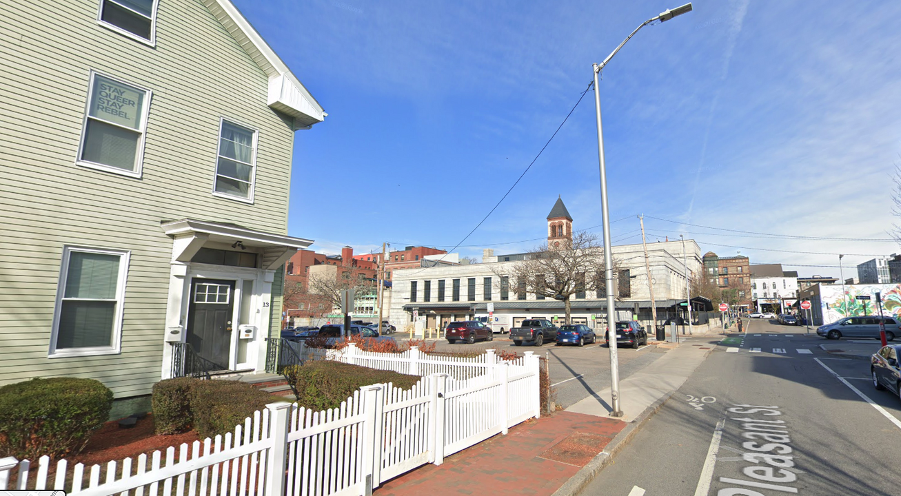 13 Pleasant St, Unit 1 in Cambridge, MA - Building Photo