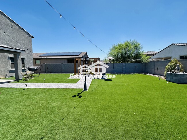5621 W Rainwater Dr in Phoenix, AZ - Building Photo - Building Photo