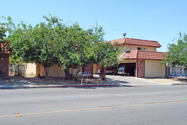 610 E Main St in San Jacinto, CA - Foto de edificio - Building Photo