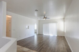7736 Pine Warbler Way in North Las Vegas, NV - Building Photo - Building Photo