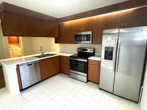 7 Amherst Ct in Royal Palm Beach, FL - Building Photo - Building Photo