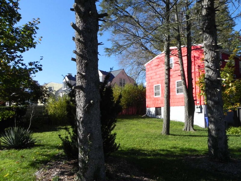 32 Deerfield St in Norwalk, CT - Building Photo