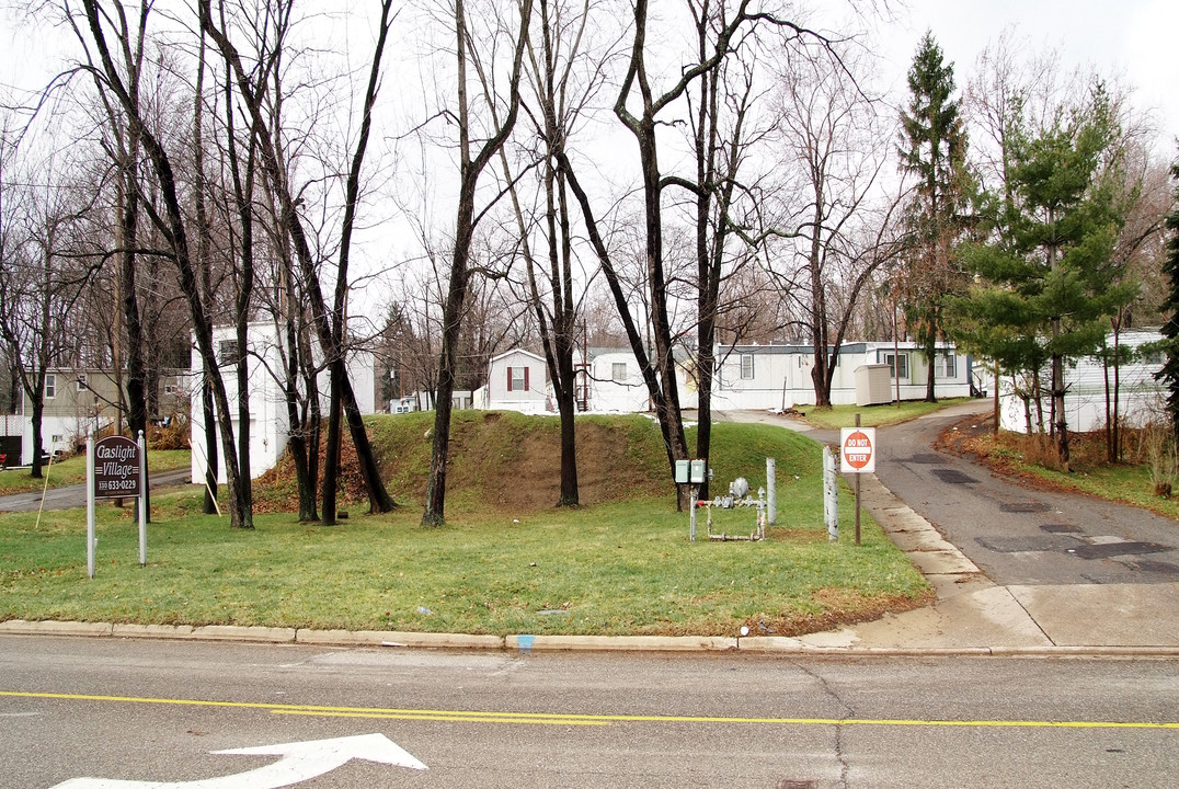 Gaslight Village in Tallmadge, OH - Building Photo