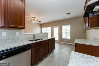 320 Brookview Dr in Riverdale, GA - Building Photo - Building Photo