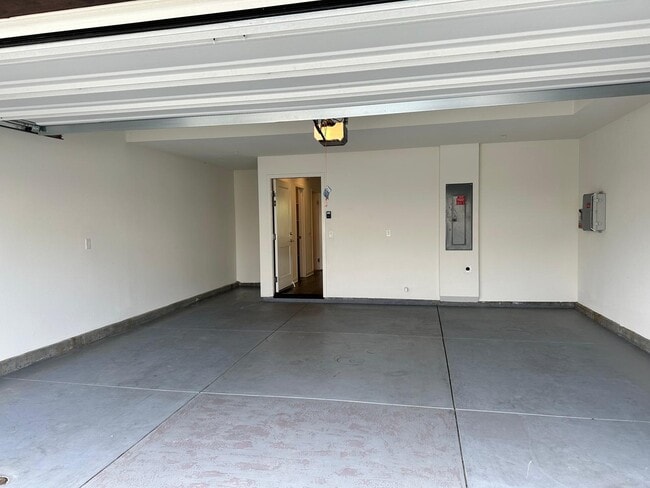 140 Farmhouse Dr in Simi Valley, CA - Building Photo - Building Photo