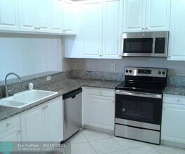 3409 Lakeside Dr in Davie, FL - Building Photo - Building Photo