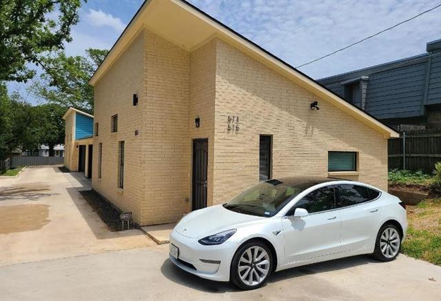 511 Oakwood Ln in Arlington, TX - Building Photo