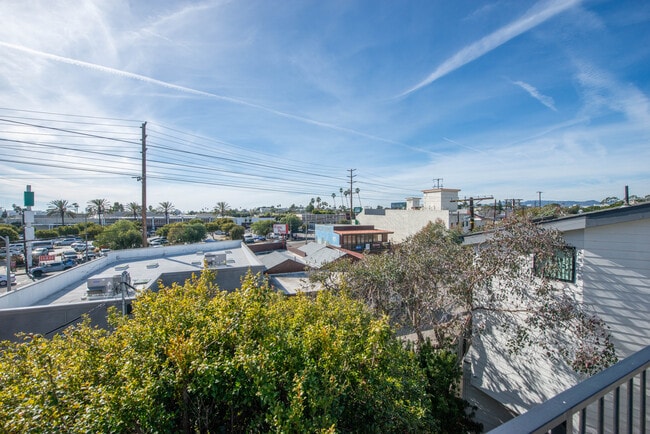 property at 809 Warren Ave
