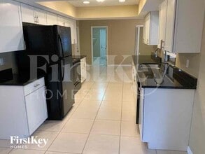 233 SW 38th St in Cape Coral, FL - Building Photo - Building Photo