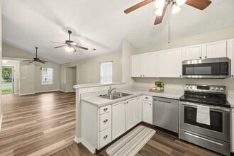 6423 Hunters Creek Blvd in Louisville, KY - Building Photo - Building Photo