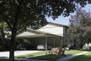 Lincoln Courtyard Apartments