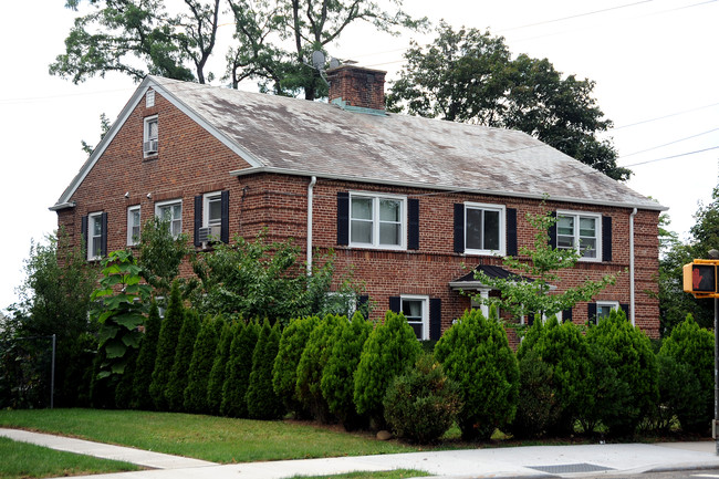 49-26 Douglaston Pky in Flushing, NY - Building Photo - Building Photo