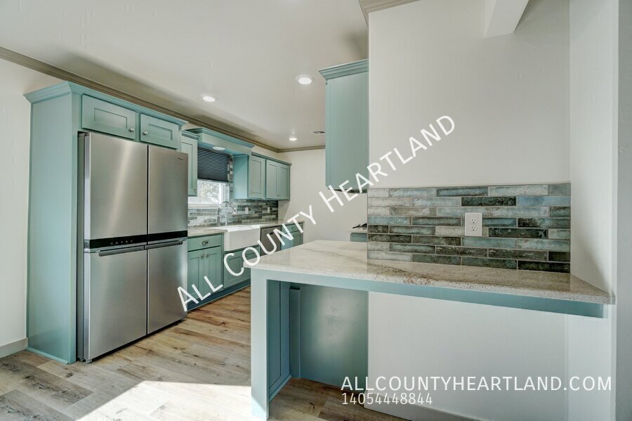 330 E 6th St in Edmond, OK - Building Photo