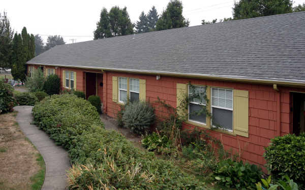 Alexander Court Apartments in Portland, OR - Building Photo - Building Photo