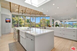 28775 Sea Ranch Way in Malibu, CA - Building Photo