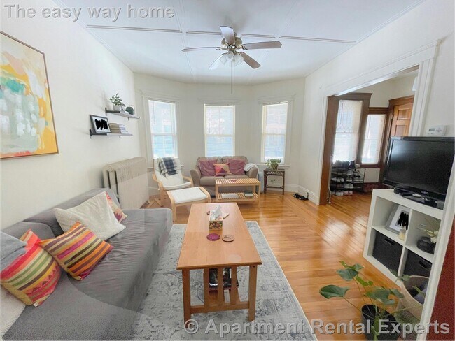 88 Bristol Rd, Unit 1R in Medford, MA - Foto de edificio - Building Photo
