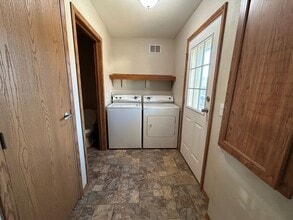 153 Kuchenski Dr in Dickinson, ND - Building Photo - Building Photo