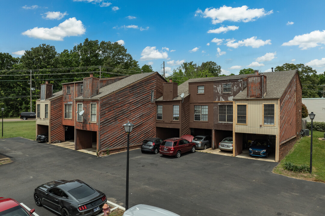 Summer Hills in Memphis, TN - Building Photo