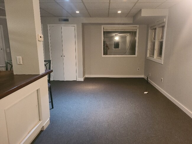 16 Queen Rd in Rocky Point, NY - Foto de edificio - Building Photo