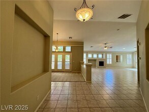 11270 Tenza Ct in Las Vegas, NV - Building Photo - Building Photo