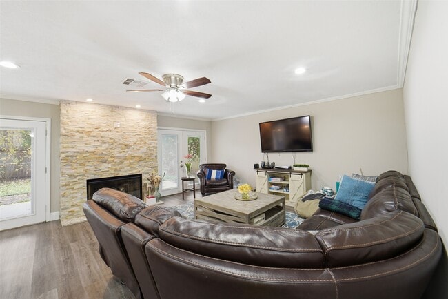 property at 1306 Carriage Dr